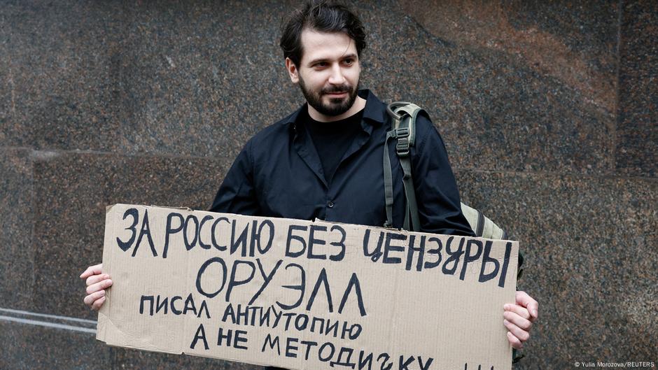Russia to fine people for searching for ‘extremist’ content – DW – 07/22/2025