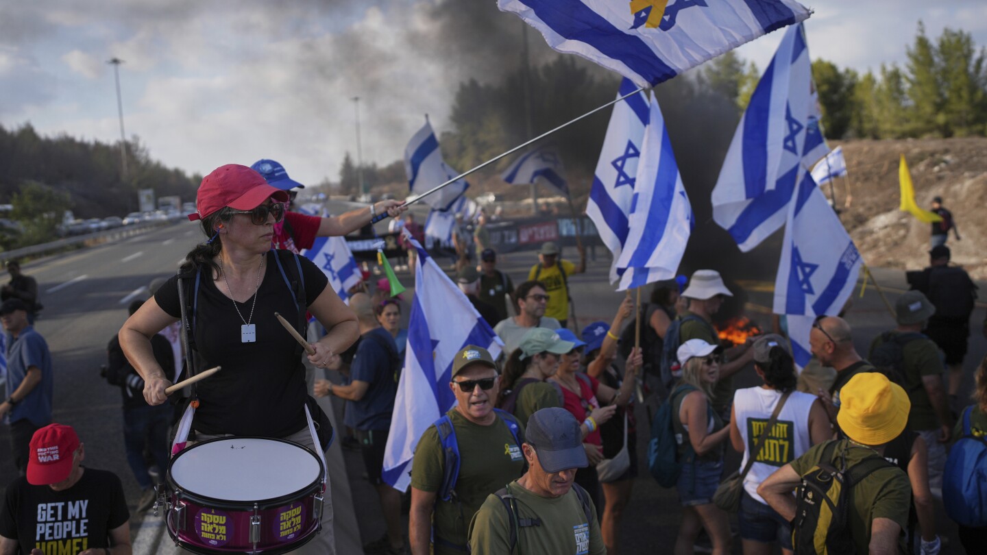 Israel: Protesters go on strike demanding ceasefire and release of Gaza hostages